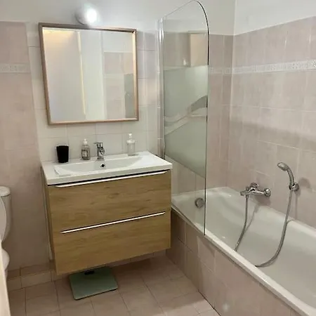 2 Pieces De 29 M2 Apartment *